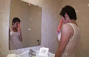 Σταματήσει να μαζεύει ώριμη μαμά
