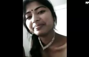 Όμορφος φίλος Boobs Press