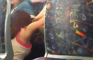 Καυτές λεσβίες που τρώνε μουνί στο λεωφορείο στη Μελβούρνη