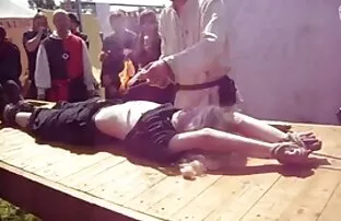 Στα βασανιστήρια