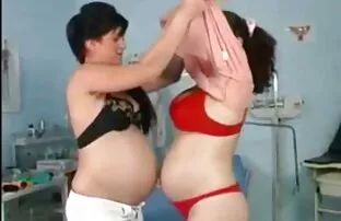 Σέξι έγκυες λεσβίες που διασκεδάζουν