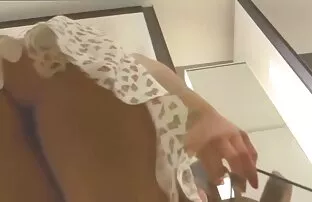 Βοηθός καταστήματος παπουτσιών Upskirt 3