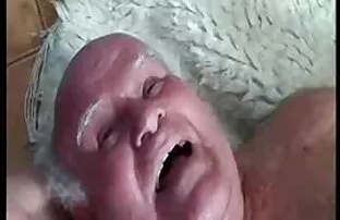 Γέρος γαμήσι έφηβος 15