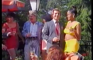 Παράξενο πάρτι 3