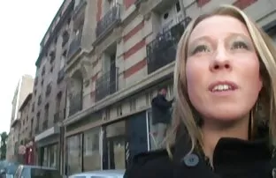 Γάλλος milf εξαπατά τον σύζυγό της μαζί μας