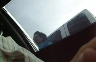 Αναβοσβήνει και συν. Κορίτσι στάθμευσης