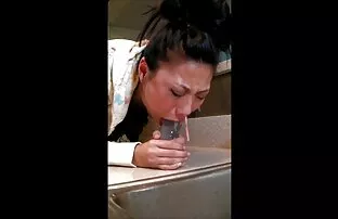 Κουζίνα Gagging λαιμό γαμημένο για μουνί Kelly μουνί