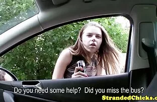 Το Stranded Russian Teen παίρνει τα βυζιά της Χύσιμο Βρετανική σέξι ταινία