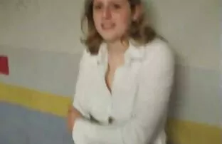 Ξανθιά σκύλα