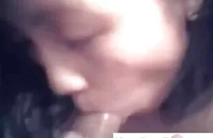 Η Petite Asian καταστρέφει το μουνί της με το cum