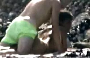 Beach Voyeur Βίντεο: Κορίτσι που δίνει δουλειά