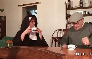 Σκληρό σε μια γαλλική καλόγρια