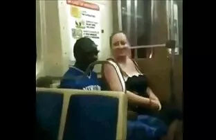 BBW Slut Sucking Black Dick στο τρένο