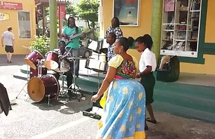 Εν τω μεταξύ en ghana