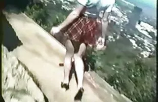 Δημόσιο γυμνό που αναβοσβήνει στο vintage πάρκο