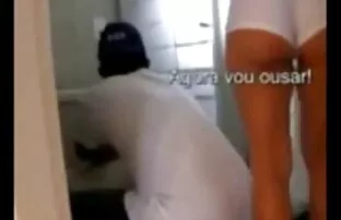 Αναβοσβήνει