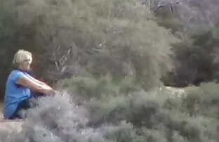 στην παραλία