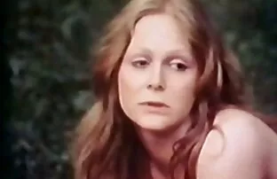Τεράστιο υπαίθριο Vintage πορνό Οικογένεια Όργιο με φόρεμα αρκούδας