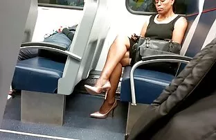 Σέξι πόδια ώριμων γυναικών Ebony και ψηλοτάκουνα Σέξι ταινία