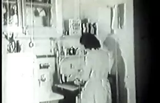 Horny νοικοκυρά πολυτεχνίτης σε vintage πορνό