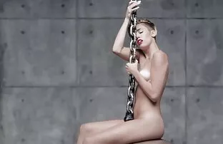 Miley Cyrus Nude Scenes-Wrecking Ball Αργή 1