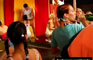 Πάρτι, Ερασιτέχνες, Πίπα, Hardcore, Ομαδικό σεξ, CFNM, Club