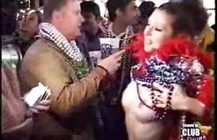Αναβοσβήνει το στήθος