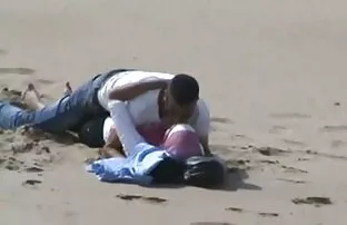 Άραβας Hijab κορίτσι που πιάστηκε να κάνει σεξ στην παραλία με το Bf της