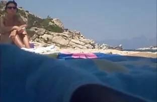 Ελληνική παραλία γυμνιστών