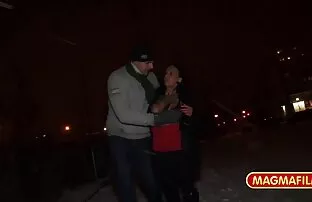 Μωρό ξανθιά προσώπου ομάδα σεξ σκληρό υπαίθριο