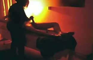 Μεγάλο μασάζ από ένα μαύρο κορίτσι