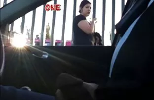 Τρία αυτοκίνητα που αναβοσβήνουν 01