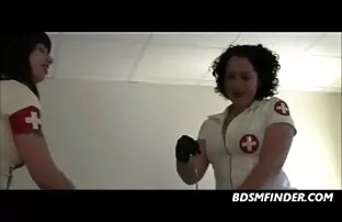Ακραίο cfnm από νοσηλευτές λατέξ