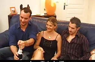 Μελαχρινή διπλή διείσδυση Ομαδικό σεξ σκληρό κάλτσες τρίο
