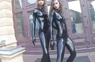 Δύο πριγκίπισσες σέξι βίντεο βίντεο στο Latex-By