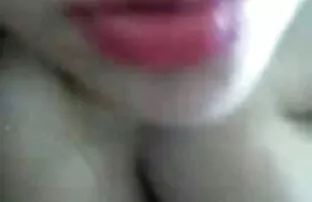 Η αραβική κοπέλα Salwa δίνει δουλειά