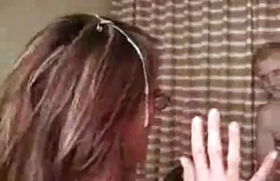 Άσεμνο στοίχημα: ο άνθρωπος και τα μαλλιά του, και αυτός έξω