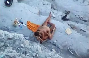Γυμνό σεξ στην παραλία