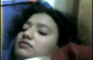 Η Bhabhi παίρνει τα όμορφα βυζιά της από τον άντρα της