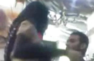 Αραβικά πιπιλίζουν βυζιά